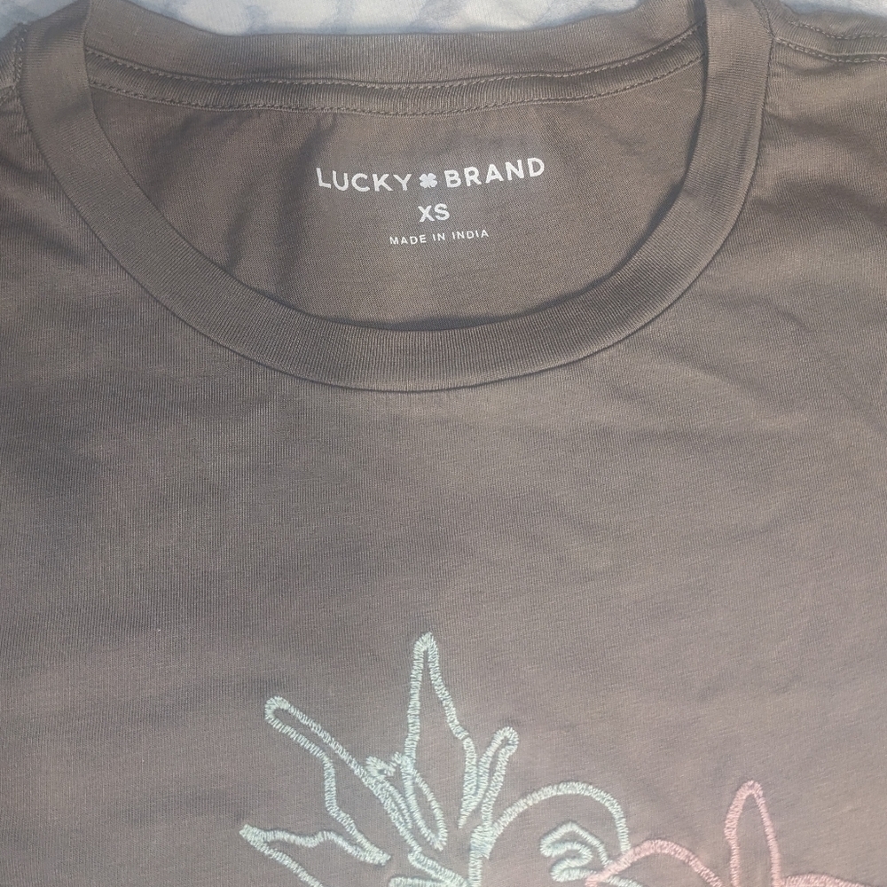 💲ON CLEARANCE💲Lucky Brand Embroidered Floral Tee in Pine Bark sz XS​​​ - Picture 6 of 13